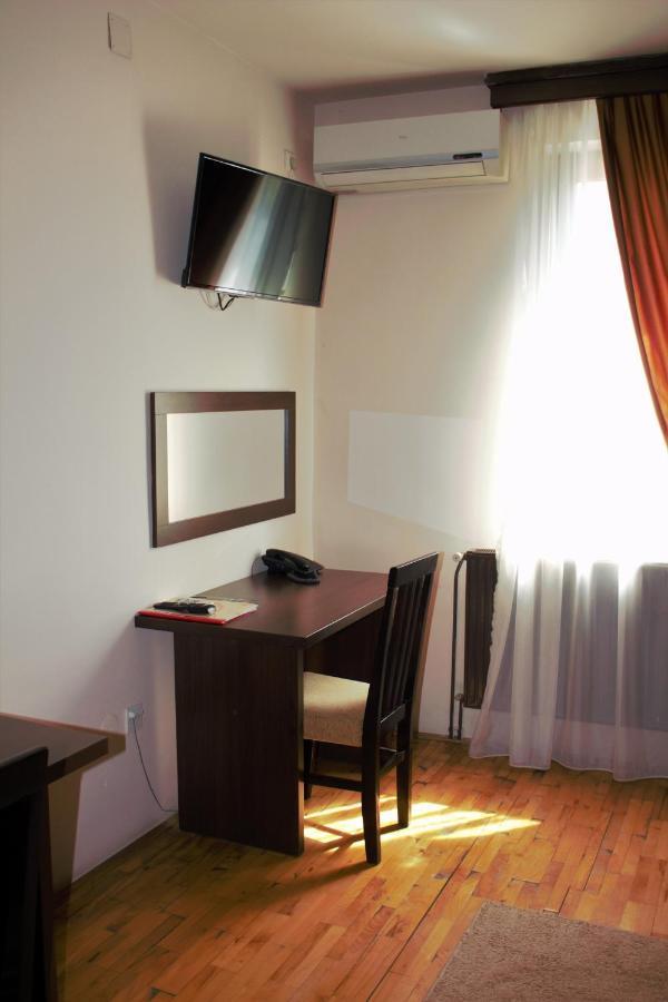 Garni Hotel City Kruševac エクステリア 写真