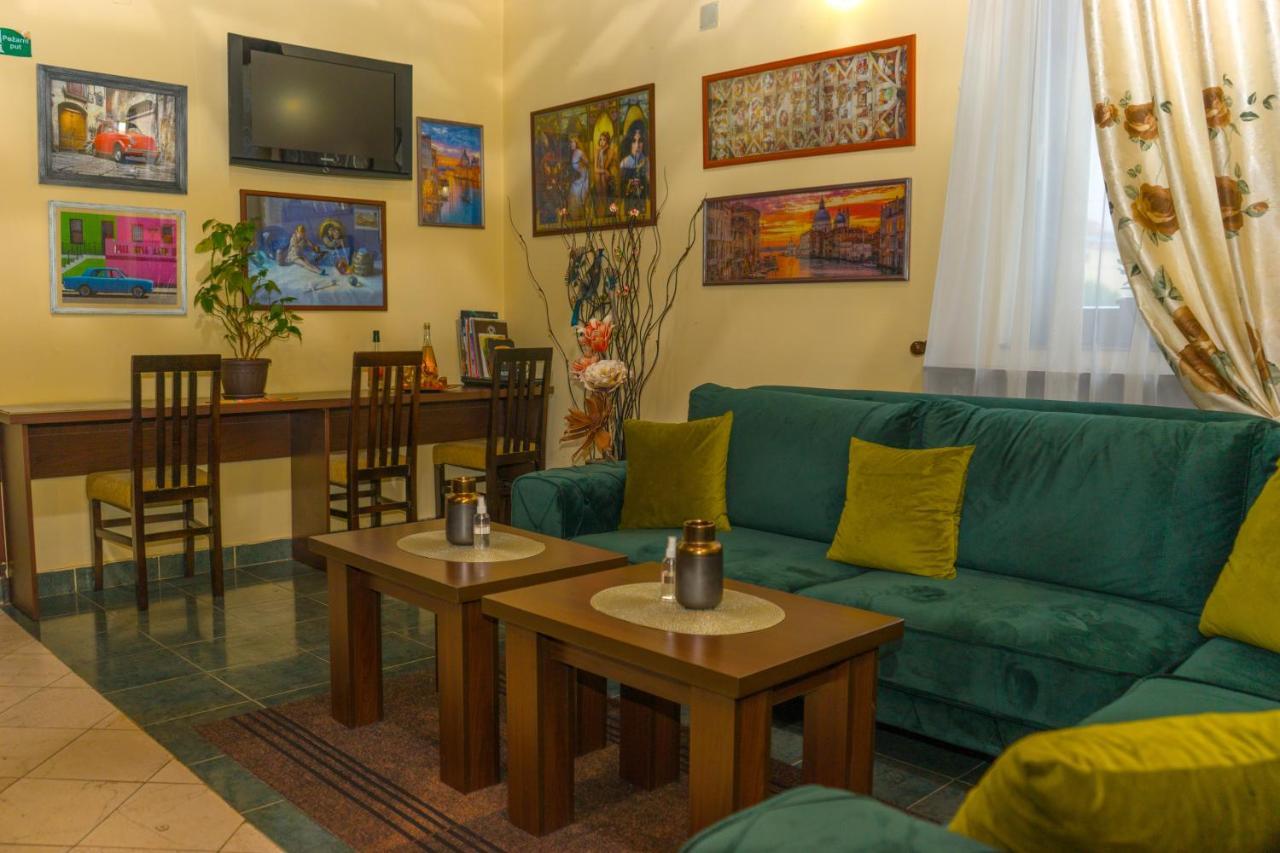 Garni Hotel City Kruševac エクステリア 写真