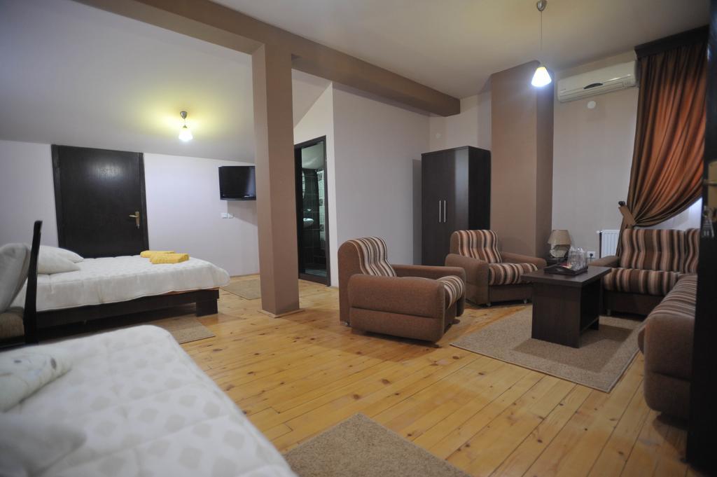 Garni Hotel City Kruševac エクステリア 写真